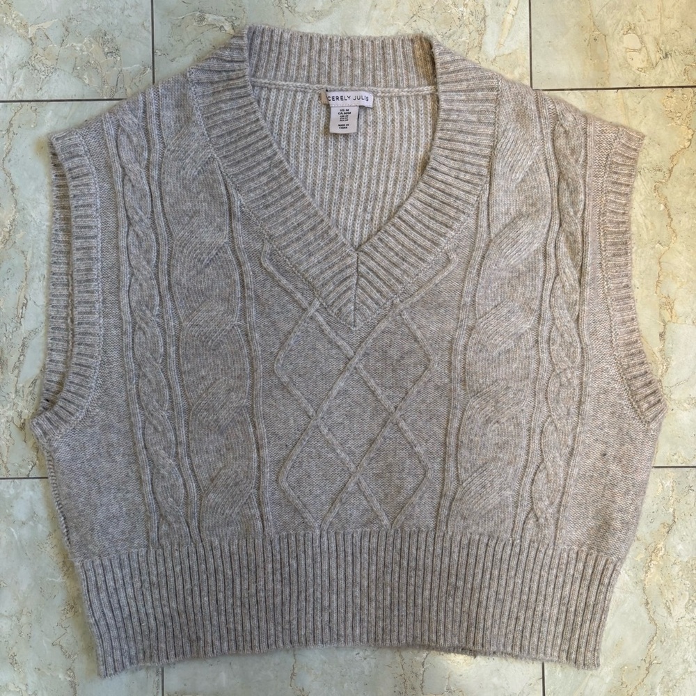 Sincerely Jules Women’s Beige Cable Knit V-Neck Sweater Vest - Size M